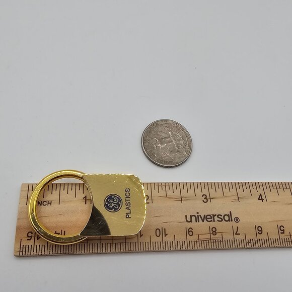 General Electric Plastics / Barlow Gold-Toned Locking Key Chain Accessory Holder - Picture 15 of 15